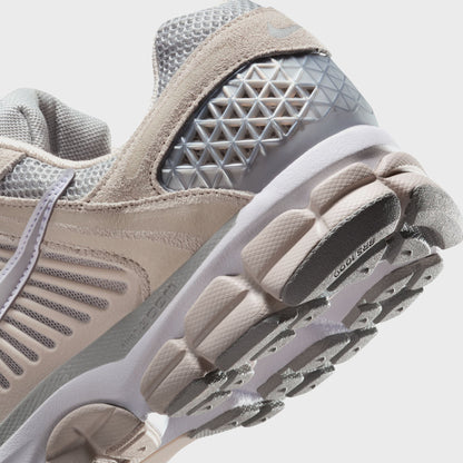 Nike Zoom Vomero 5 - Light Orewood Brown / Light Smoke Grey / White