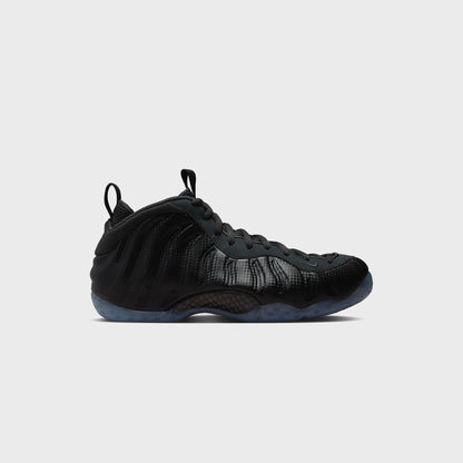 Nike Air Foamposite One - Black / Dark Smoke Grey