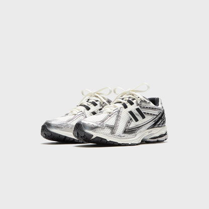 New Balance 1906R - Silver Metallic / Black / Sea Salt