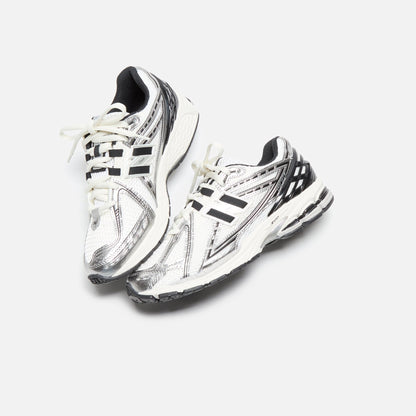 New Balance 1906R - Silver Metallic / Black / Sea Salt
