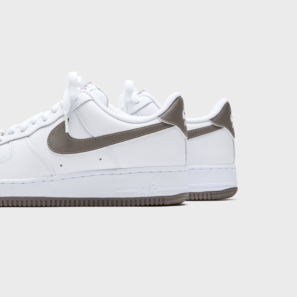 Nike Air Force 1 '07 - White / Cave Stone