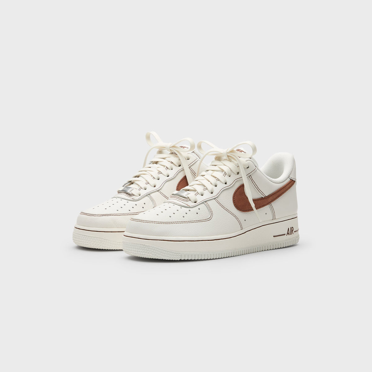 Nike Air Force 1 '07 LV8 - Ivory / Saddle Brown