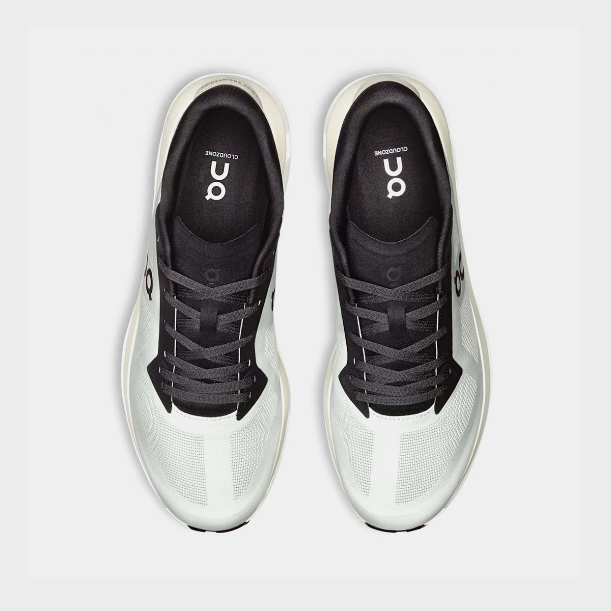 On Running Cloudzone - Ice / Black