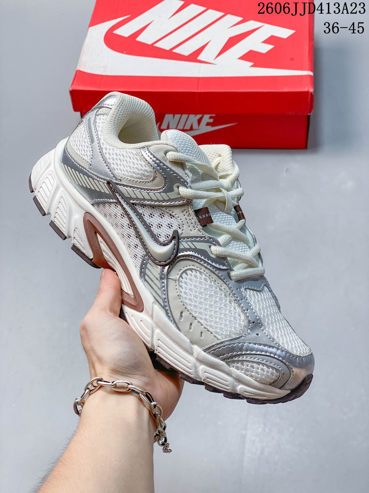 Nike Air Zoom Winflo 12 Running Sneakers