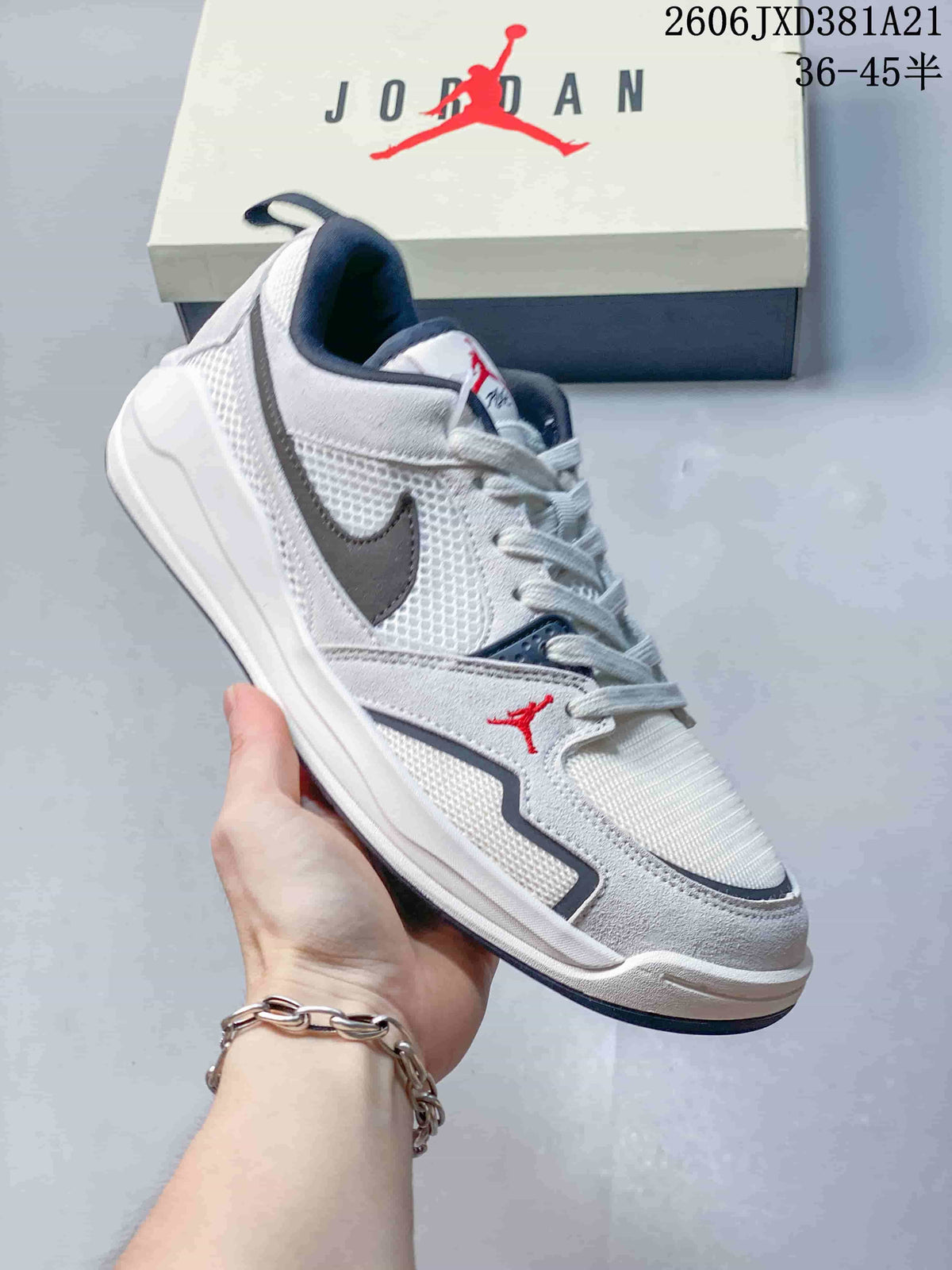 Jordan CMFT Era Sneakers in Gray and White - 06JXD381A21