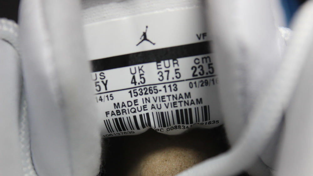 Size label showing US 5Y, UK 4.5, EU 37.5, CM 23.5, and style code 153265-113.