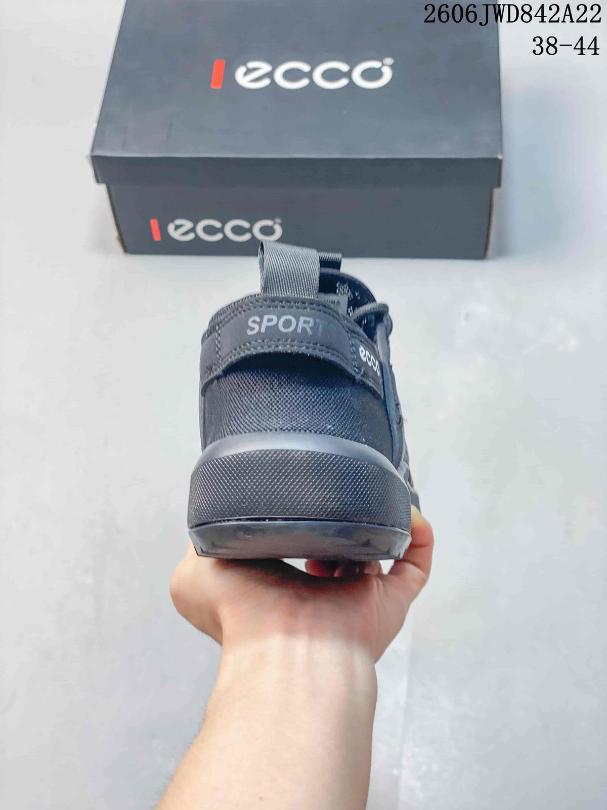ECCO Men’s Gray Mesh Hiking Sneakers