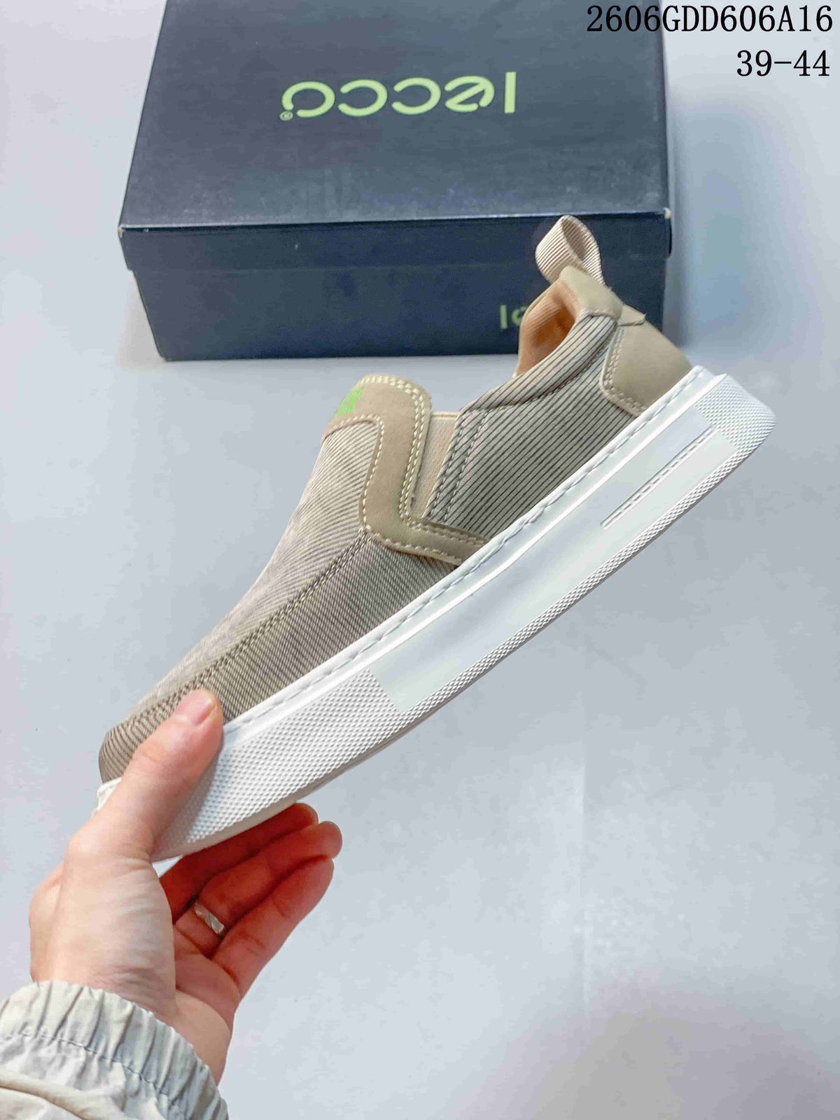 ECCO 621060 Slip-On Sneakers in Taupe