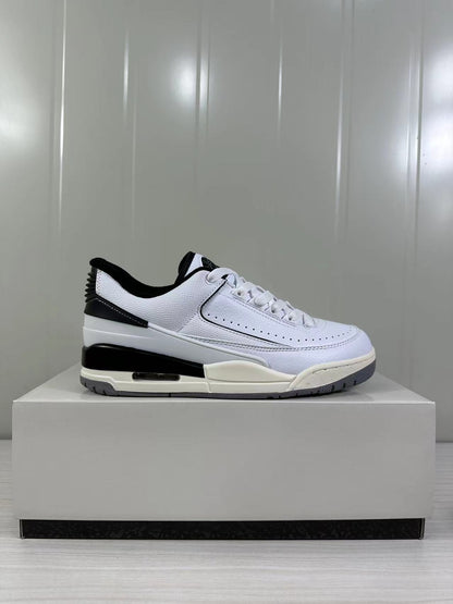 Single side profile of the white and black sneaker displayed on a product box.