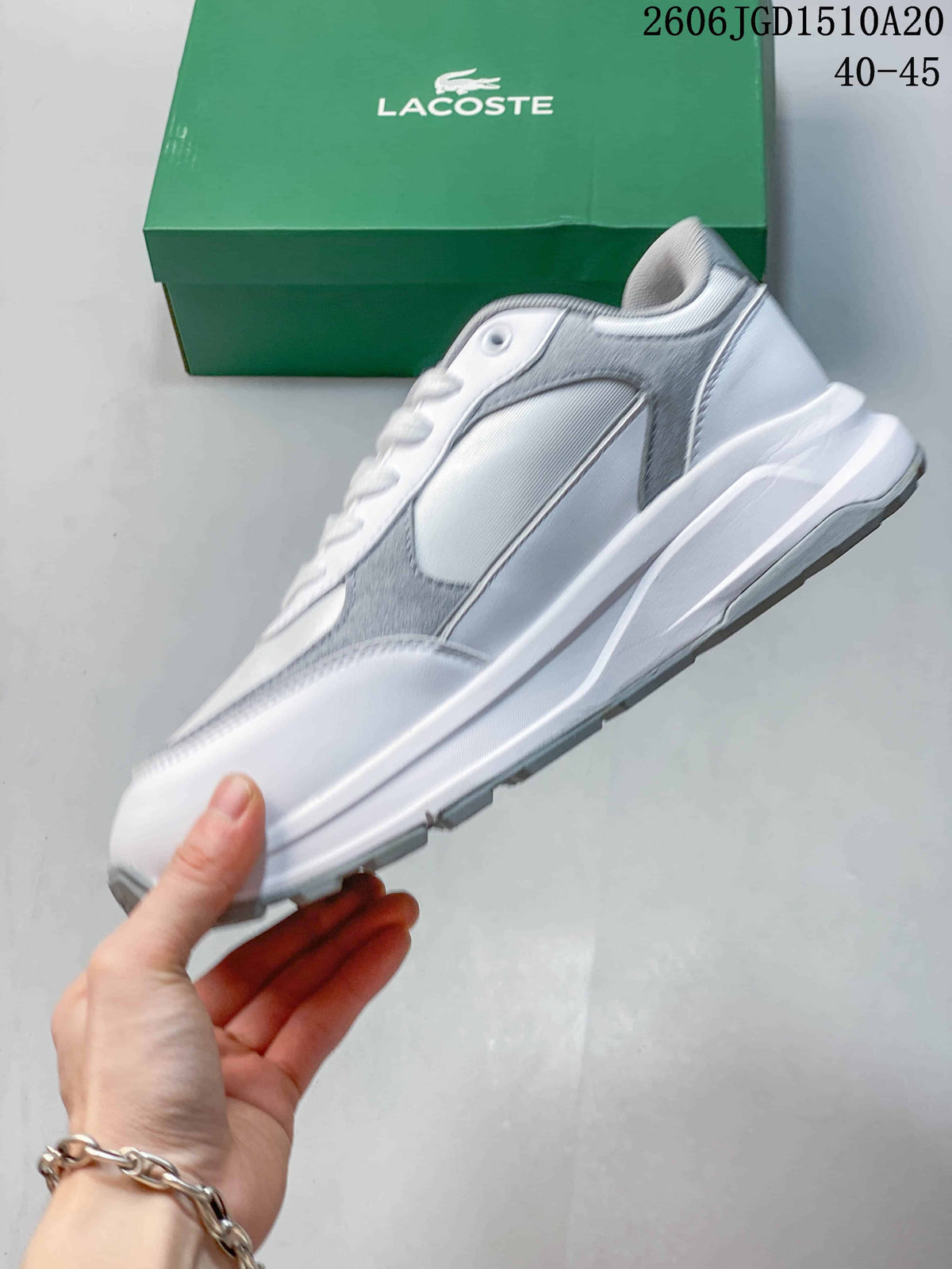 Lacoste 611140ASEQQ White and Grey Low-Top Sneakers