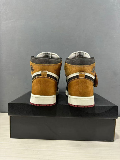 Rear view of the pair showing matching brown heel panels and black-and-white collar details.
