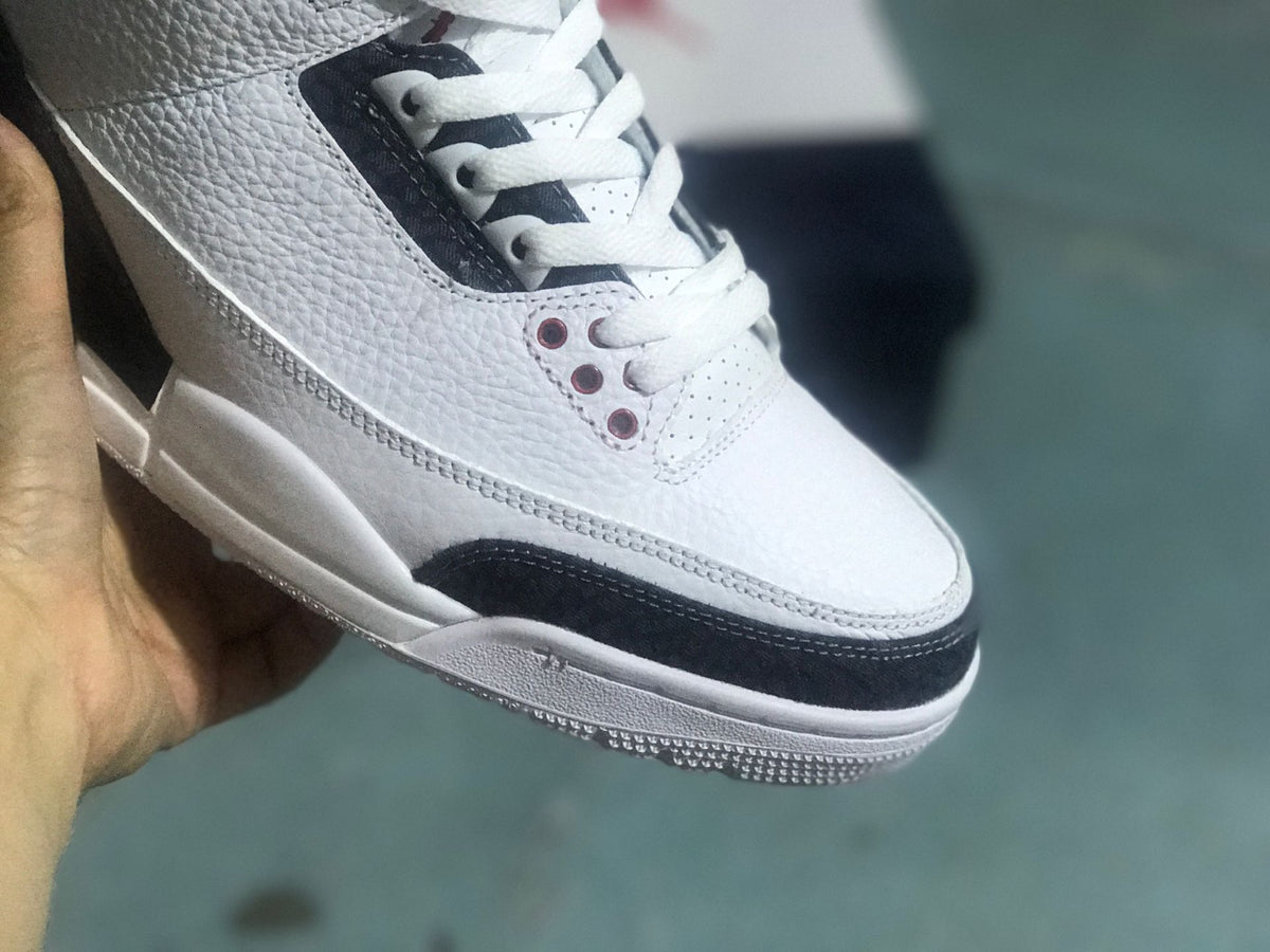 Close-up of the white toe and black patterned overlay on the Jordan 3 Retro SE