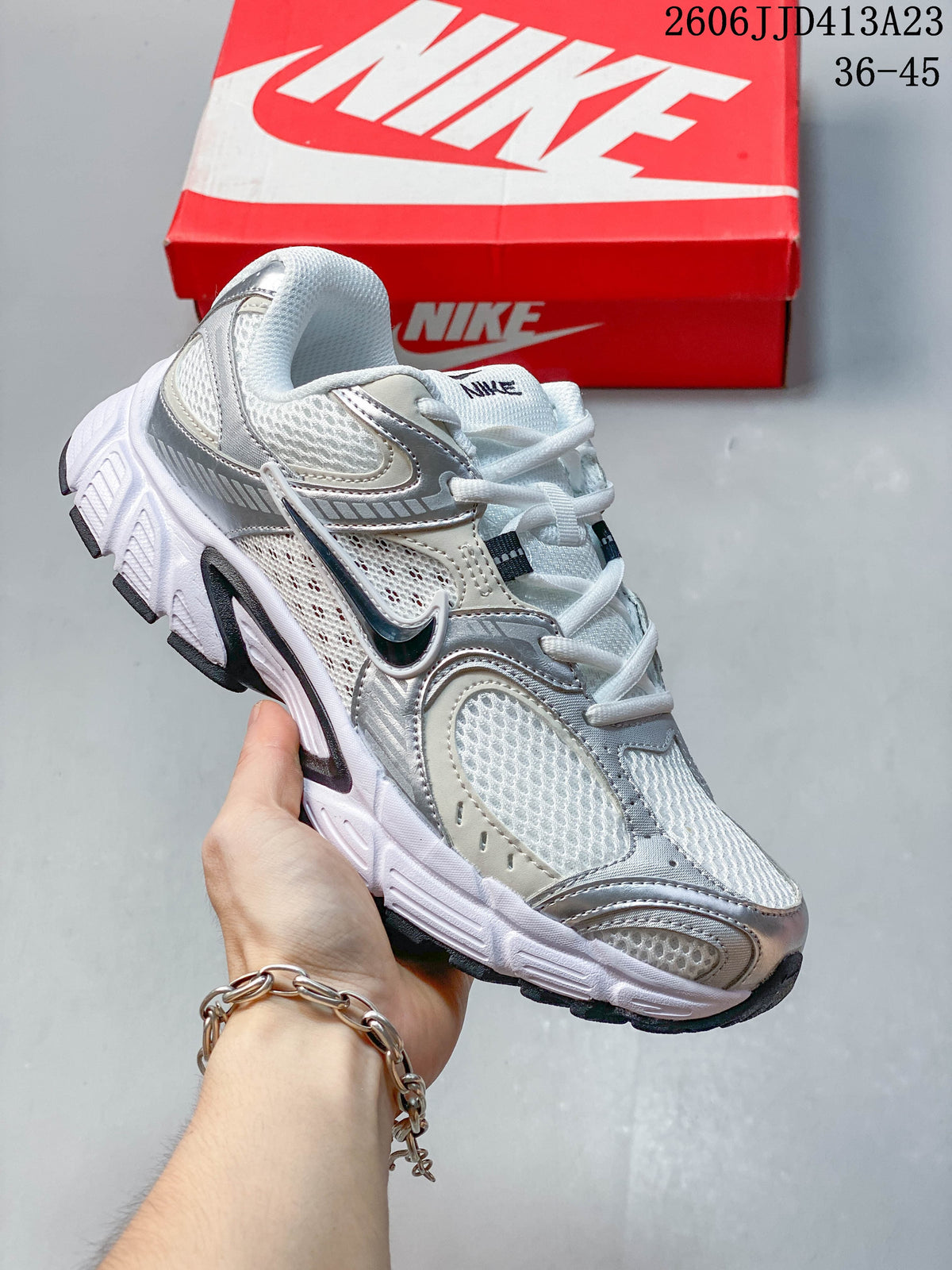 Nike Air Zoom Winflo 12 Running Sneakers