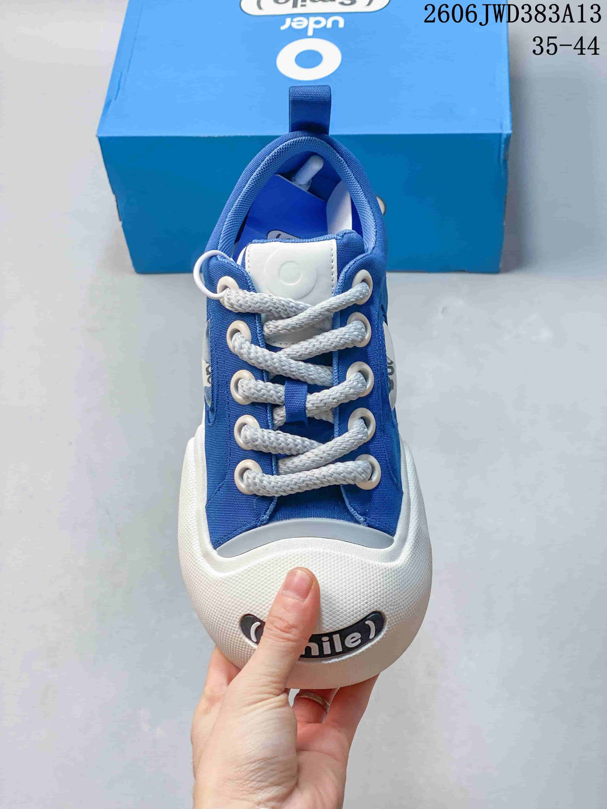 Ocai 002 Smile Blue Low-Top Canvas Sneakers