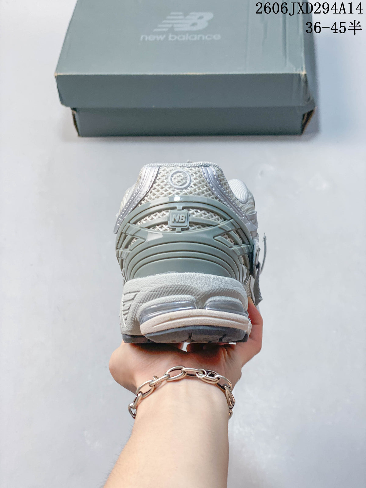 New Balance 1906 Sneakers in Silver Grey