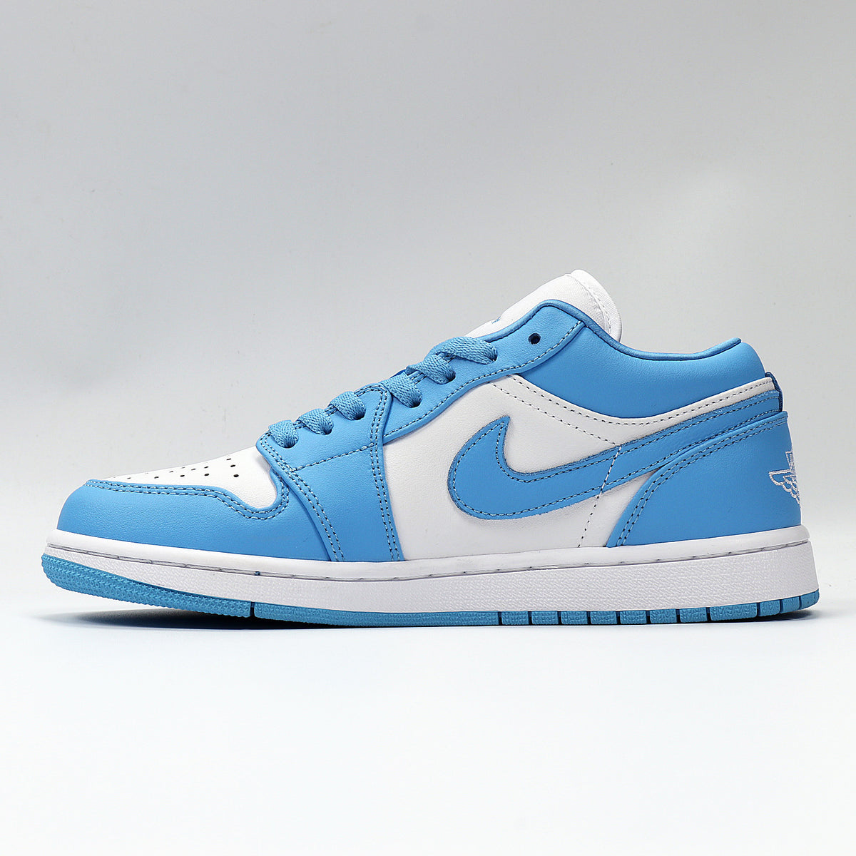 Side profile of the blue and white low-top sneaker with contrast Swoosh branding.