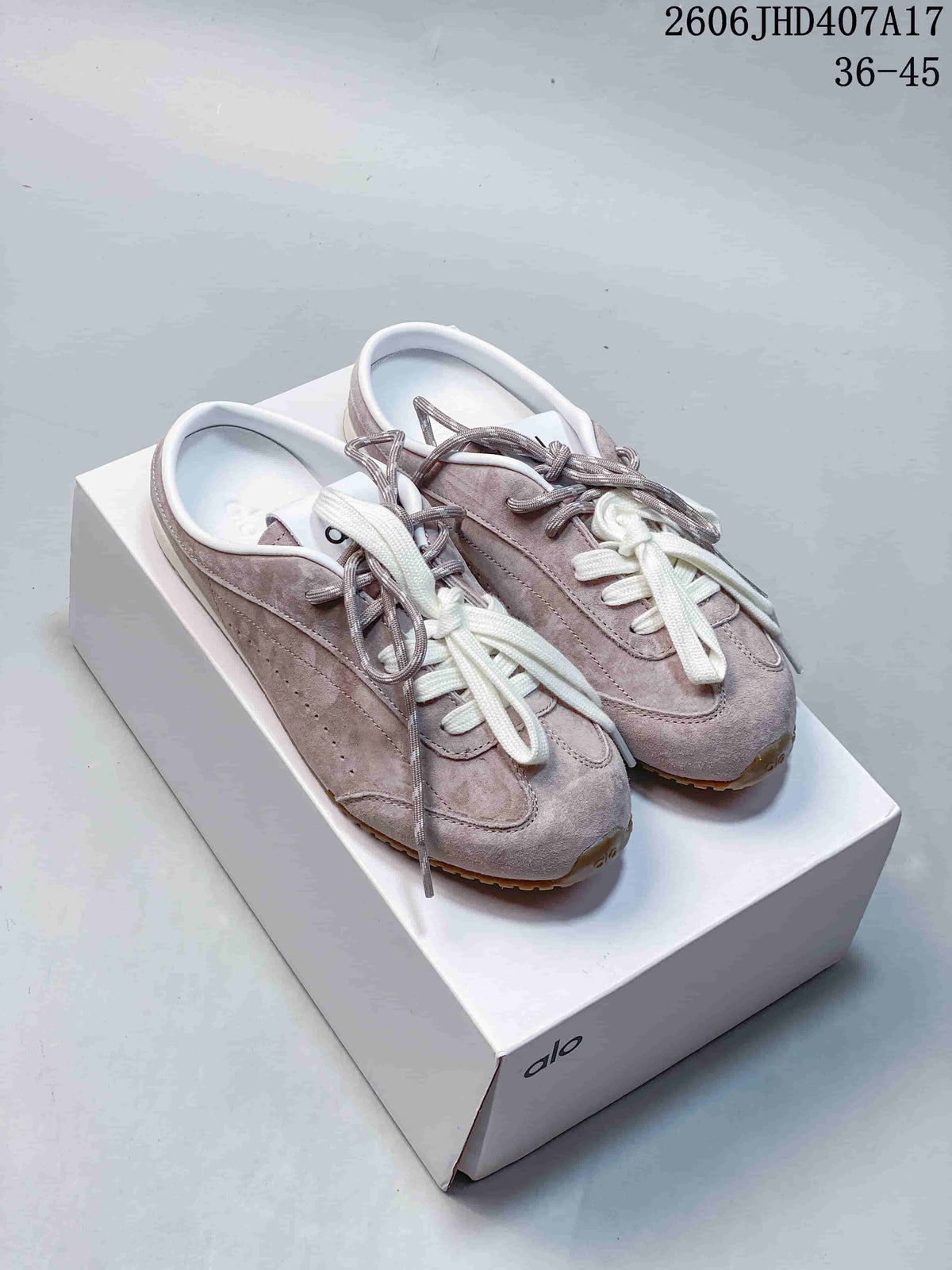 Alo Yoga Sunset Sneaker in Mauve