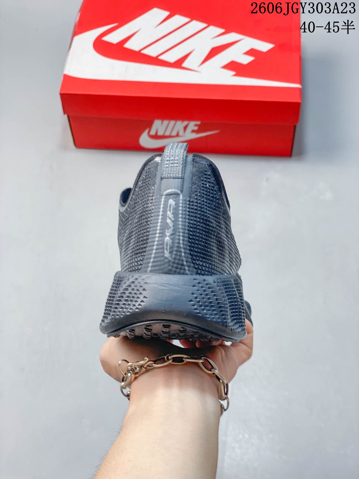 Nike Ava Rover Low-Top Running Shoes in Charcoal