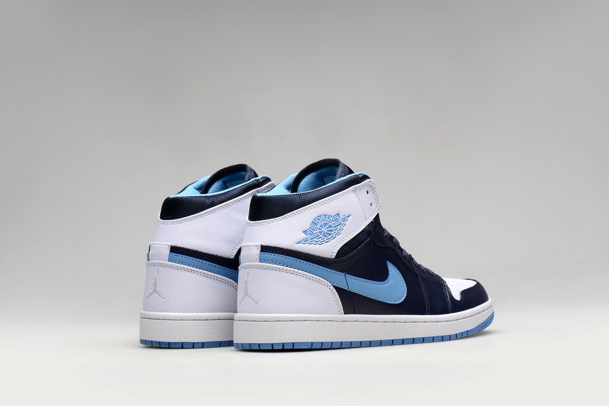 Side and rear views highlighting the light blue Swoosh and white heel panels