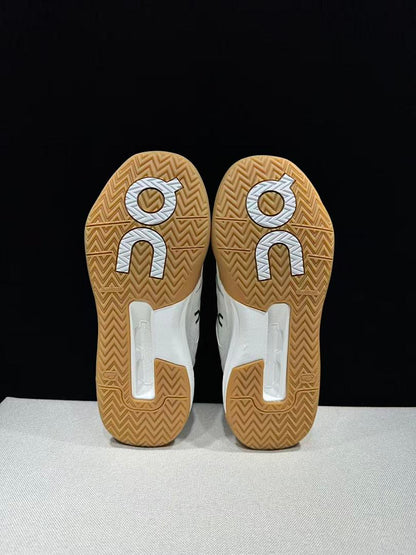 On The Roger Clubhouse Pro Sneakers White Ivory Gum