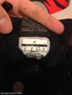Close-up of the interior size label showing US 9, EUR 42.5, UK 8 and CM 27.