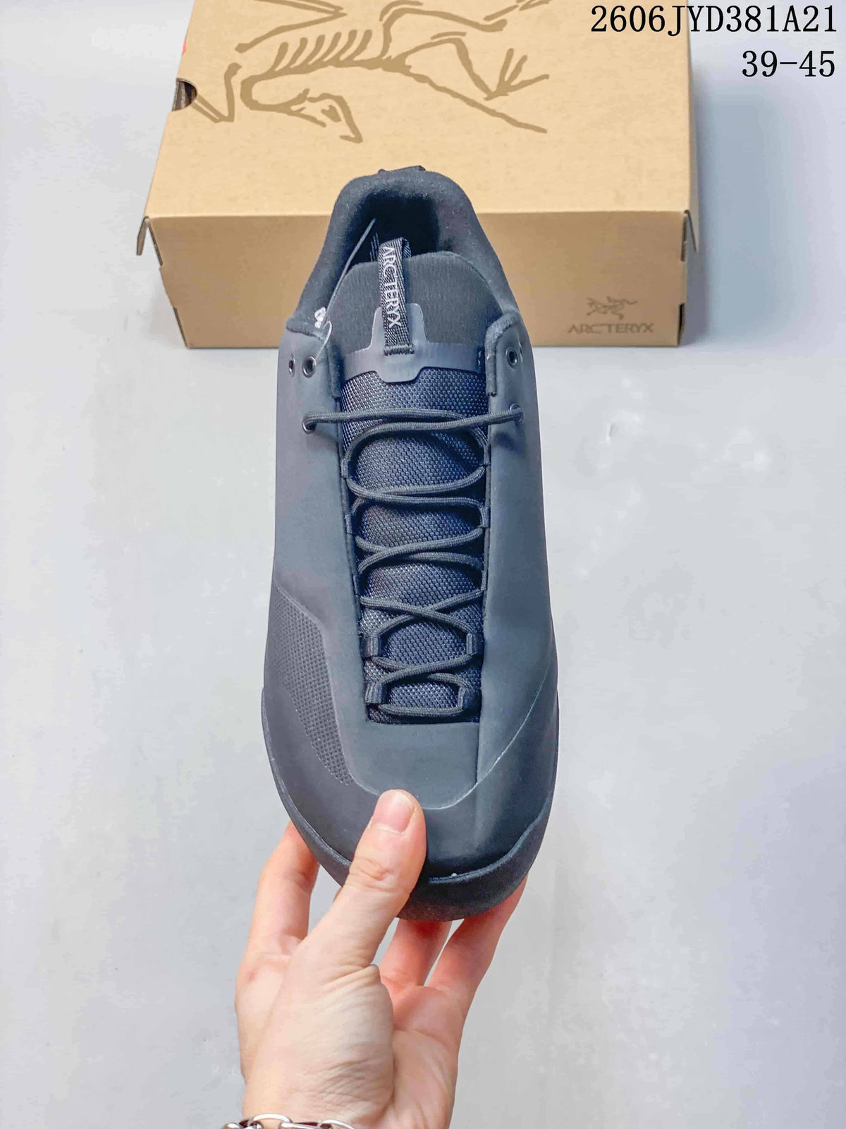 Arc'teryx Konseal Approach Shoes in Charcoal