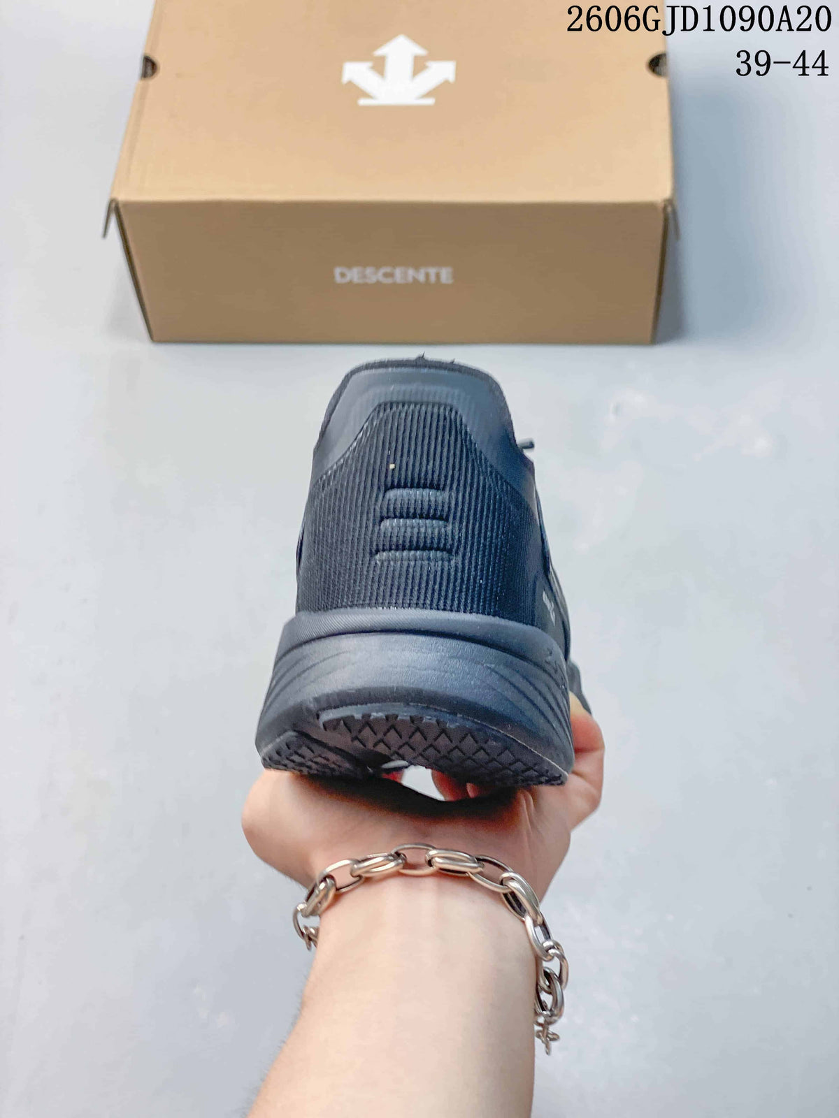 Descente Lavitate 3.0 Wire Running Shoes, Dark Gray