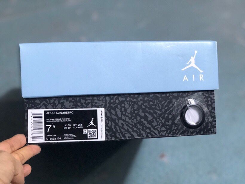 Box label showing a sample size and sneaker colorway