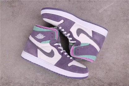 Sneakers arranged to show the lateral sides, lavender overlays, white panels and contrasting soles.
