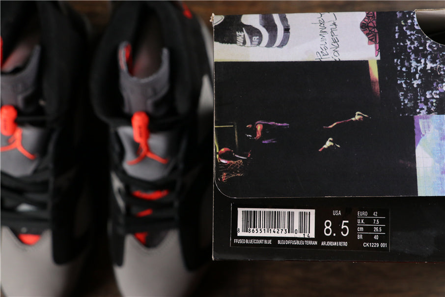 Photographed shoe box showing USA 8.5, EURO 42, UK 7.5, CM 26.5, BR 40, and style code CK1229 001.
