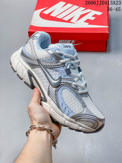Nike Air Zoom Winflo 12 Running Sneakers