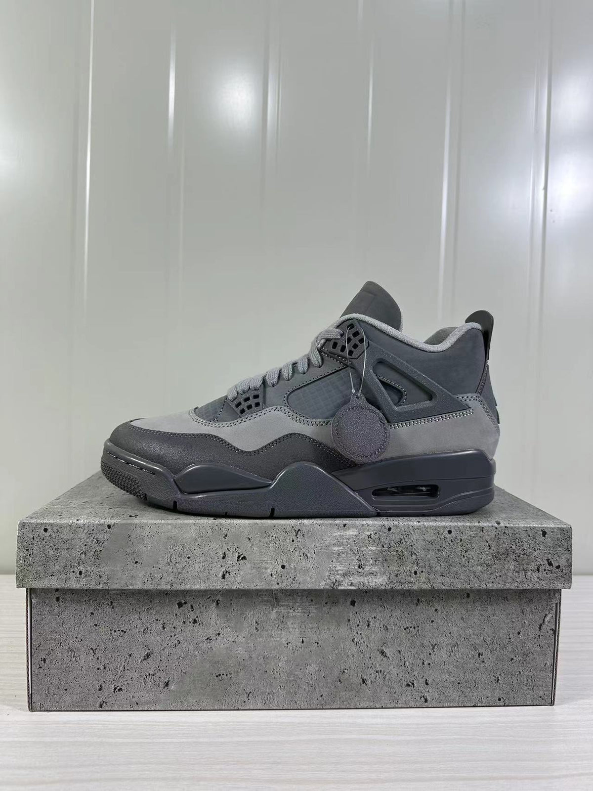Opposite side profile showing the grey Air Jordan 4 Retro SE upper, mesh panel, laces, and dark sole.