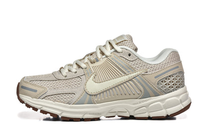 Nike Zoom Vomero 5 Sneakers in Neutral Beige