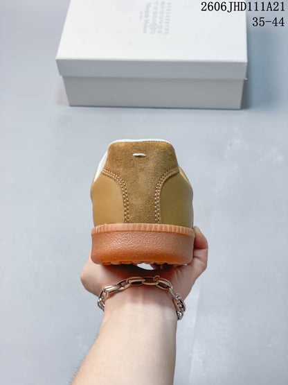 Maison Margiela Replica Low-Top Sneakers in Tan