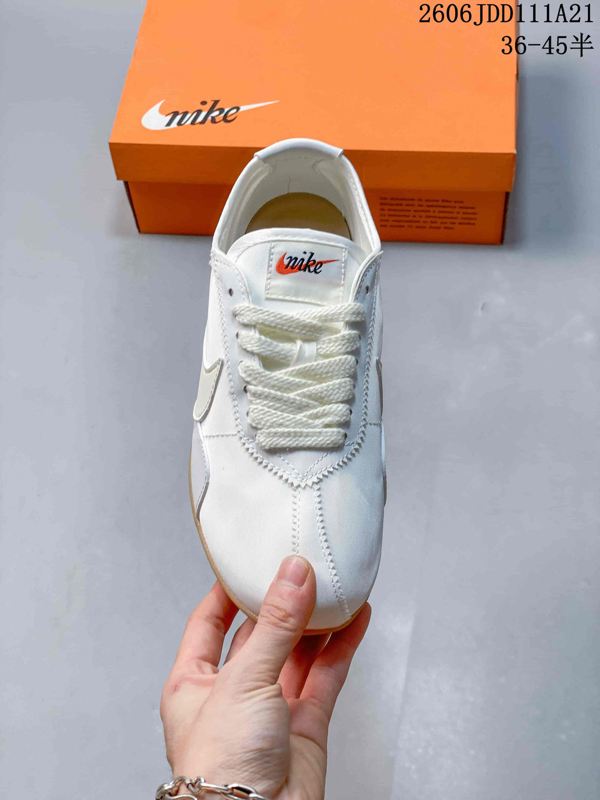 Nike Moon Shoe OG Summit White Low-Top Sneakers IW0955-100