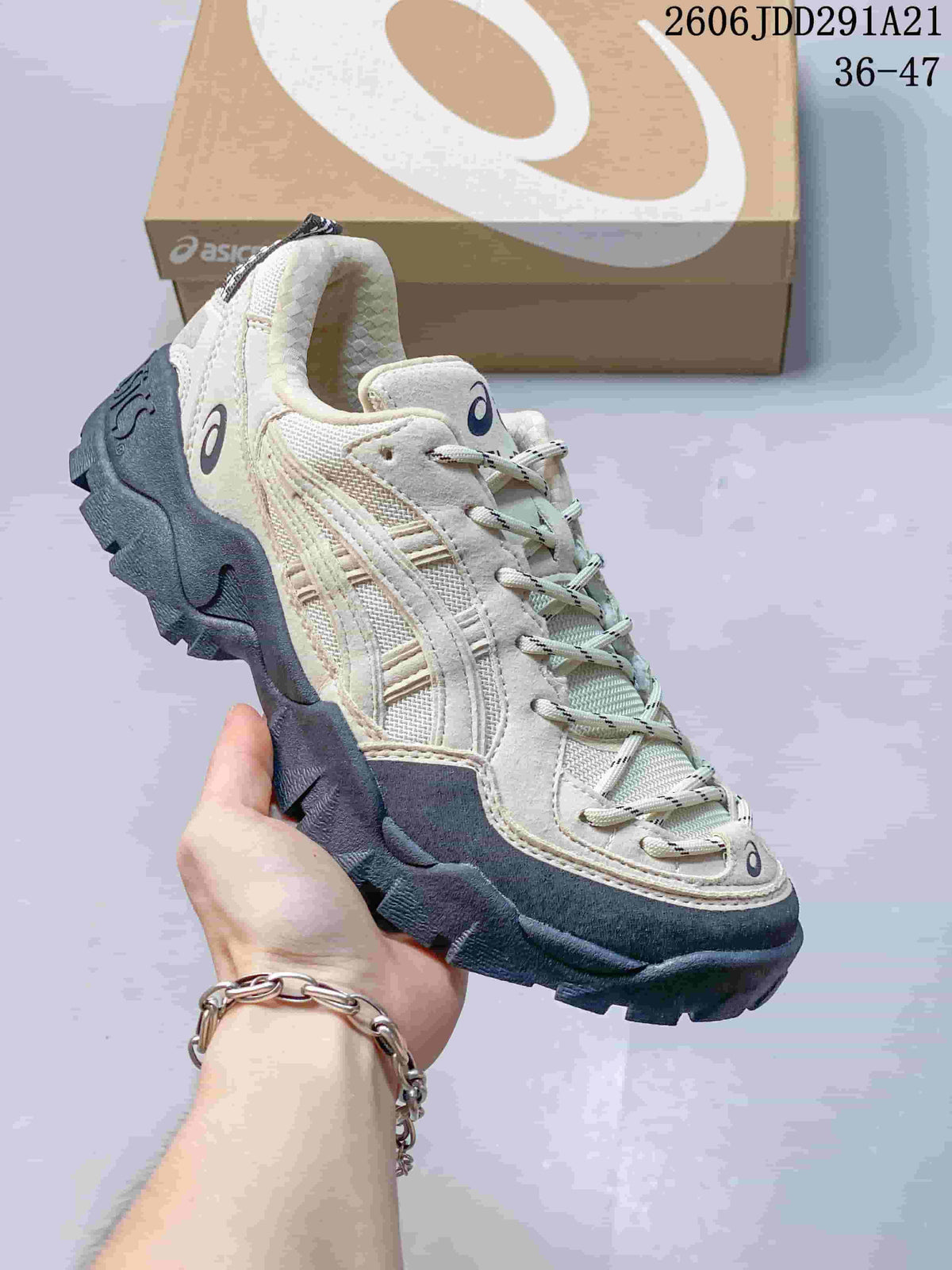 ASICS GEL-PICKAX Trail-Inspired Sneakers