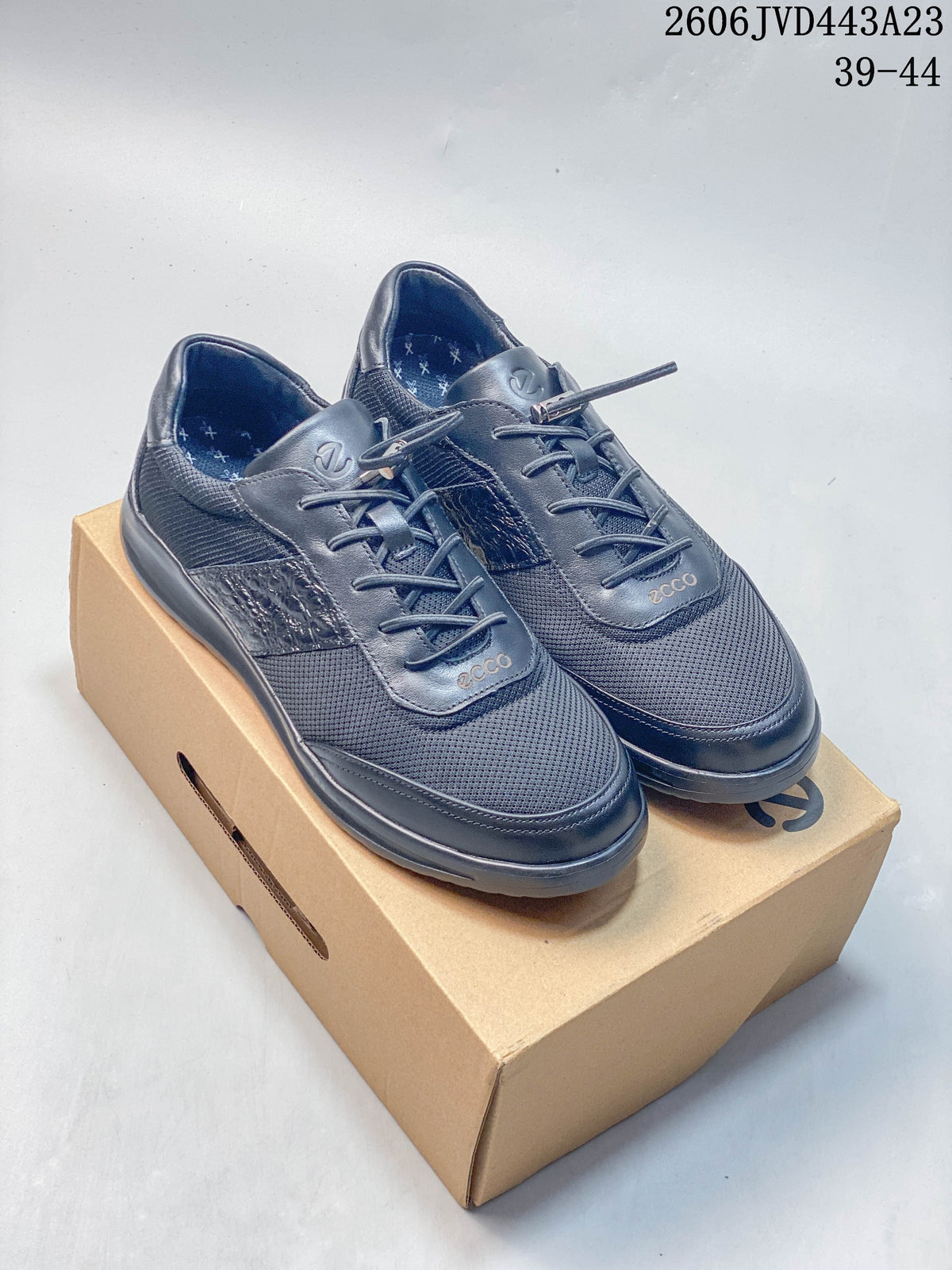 ECCO Men’s Navy Mesh Lace-Up Casual Sneakers