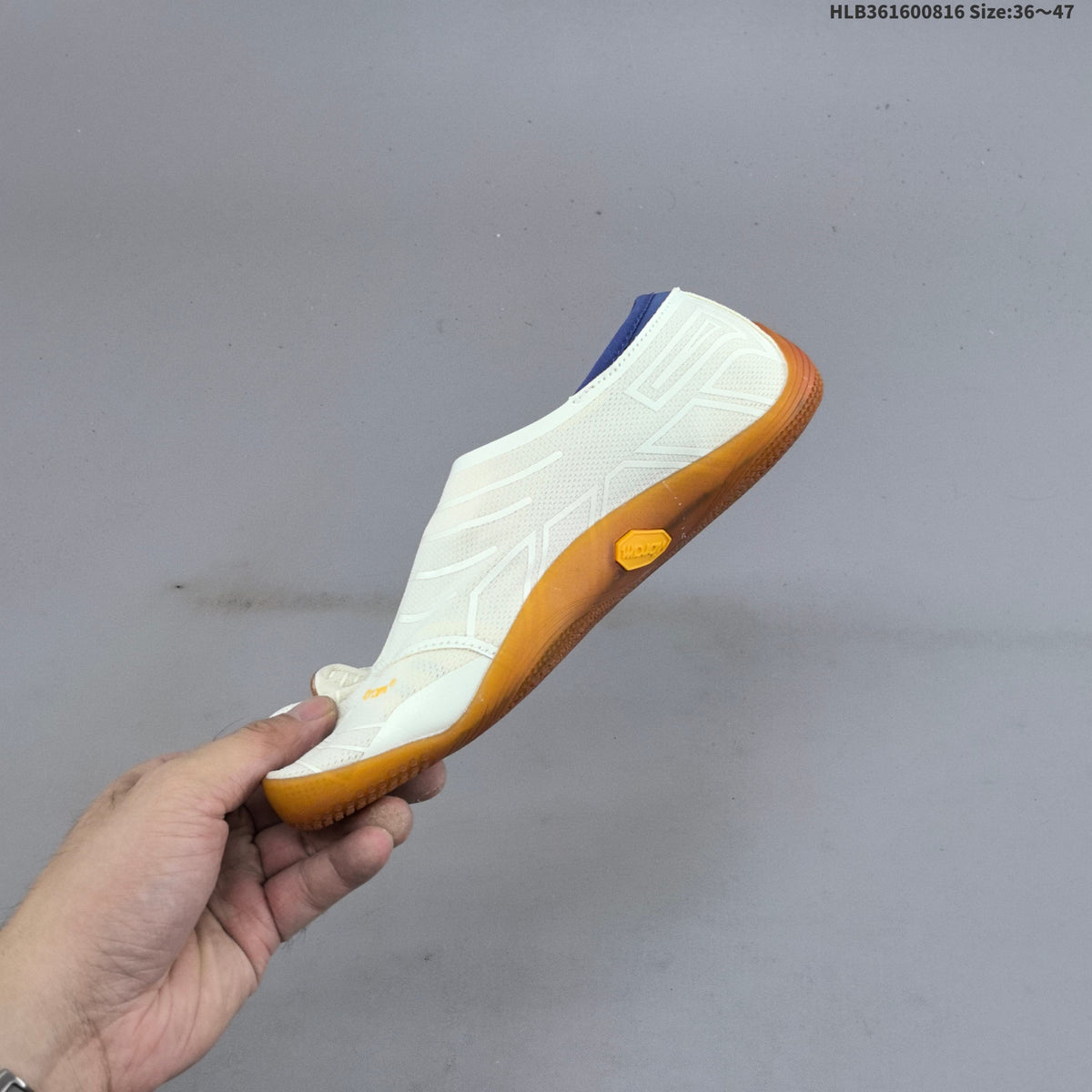 Vibram FiveFingers Groundsplay Training Shoes, White and Gum