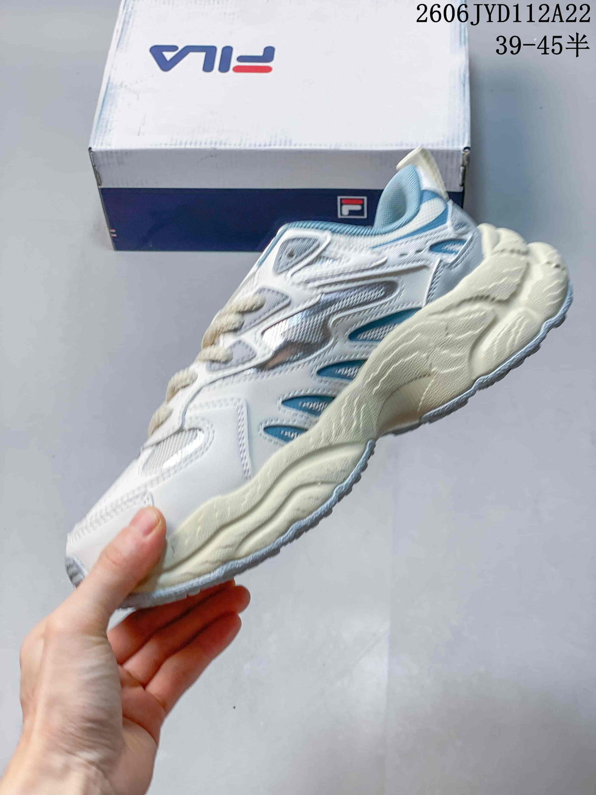 FILA 612520ASUOI Retro Sneakers, White and Blue