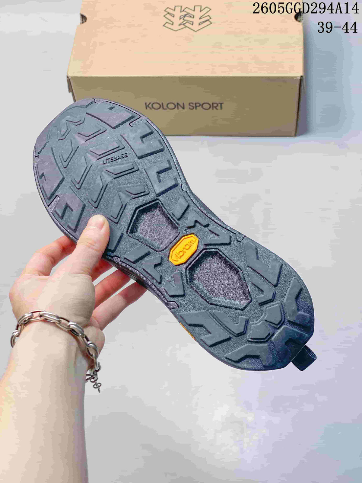 Kolon Sport Low-Top Outdoor Sneakers, Charcoal, 2605GGD294A14