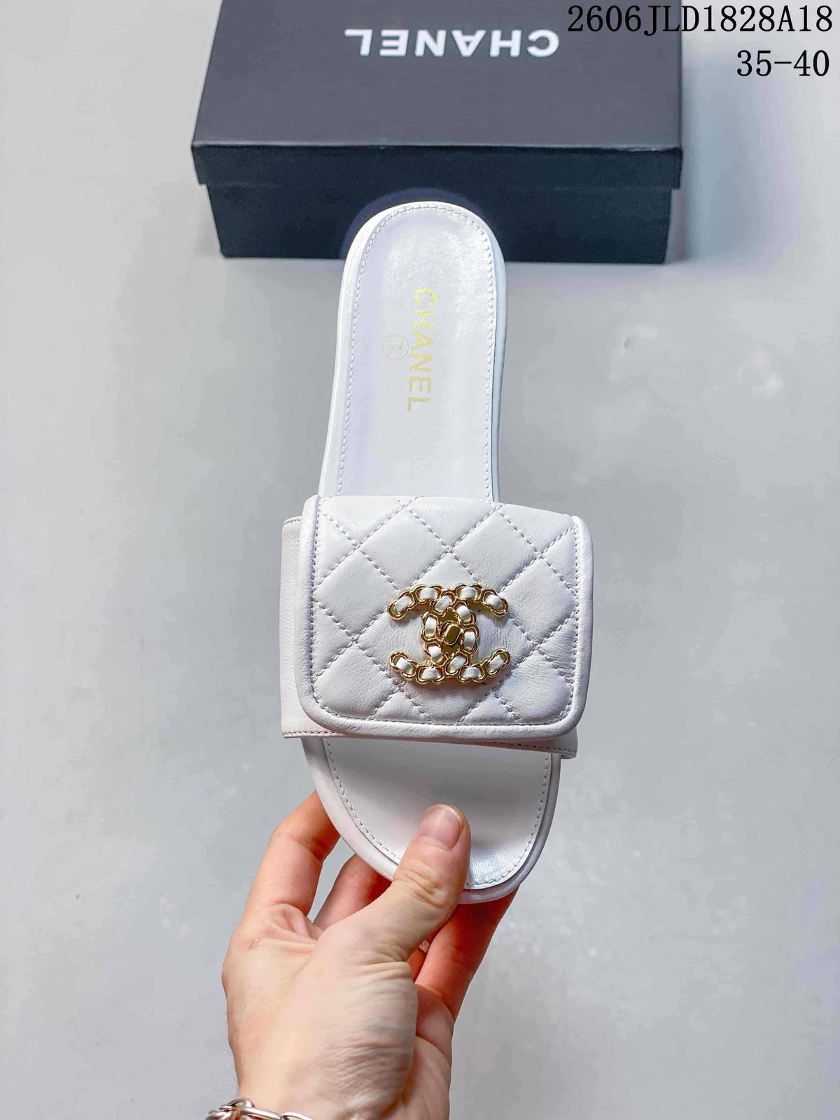 Chanel White Quilted Double C Slide Sandals 06JLD1828A18