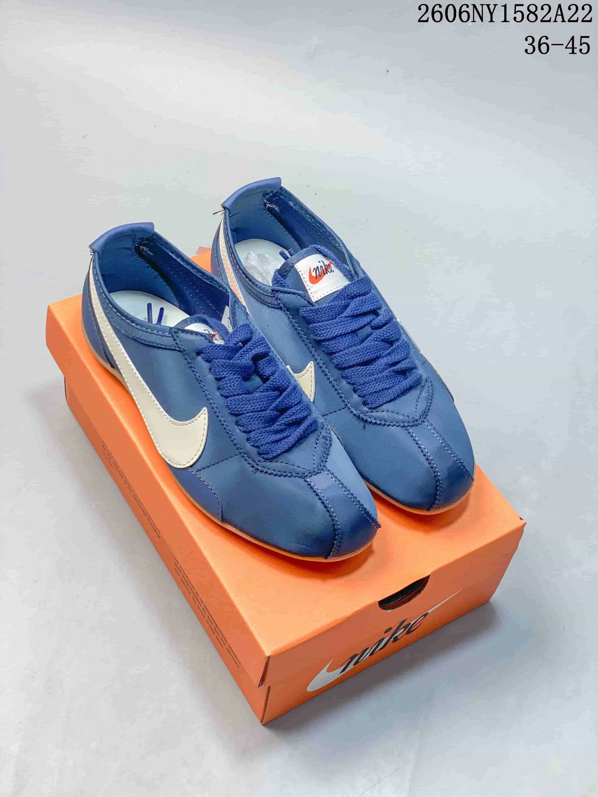 Nike Moon Shoe OG Summit Low-Top Sneakers IW0955-100