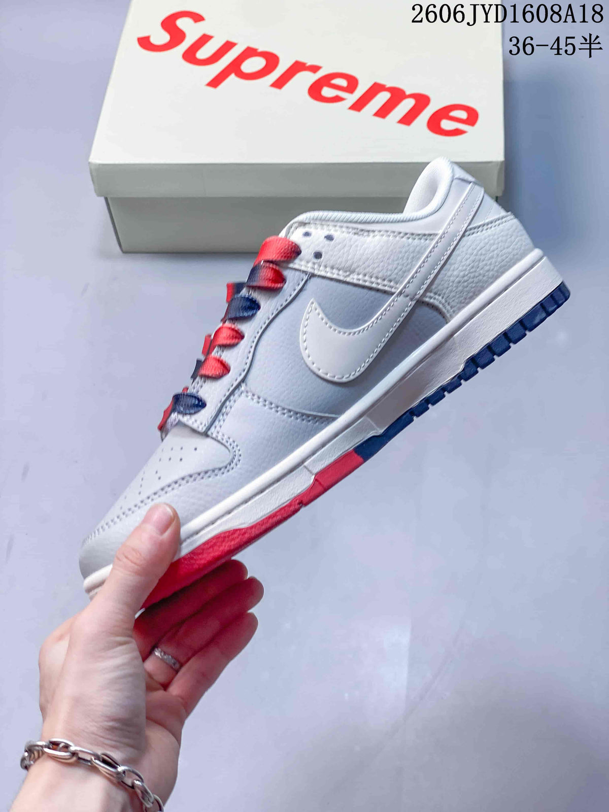 Nike SB Dunk Low Supreme-Style Grey Sneakers