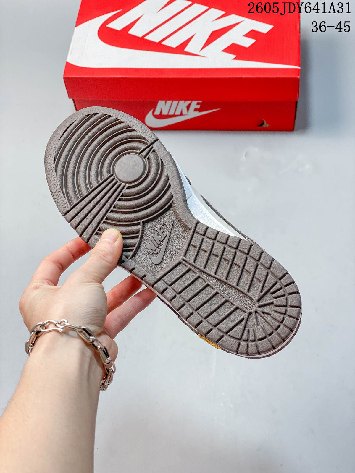 Nike SB Dunk Low Skateboarding Shoes IB4417