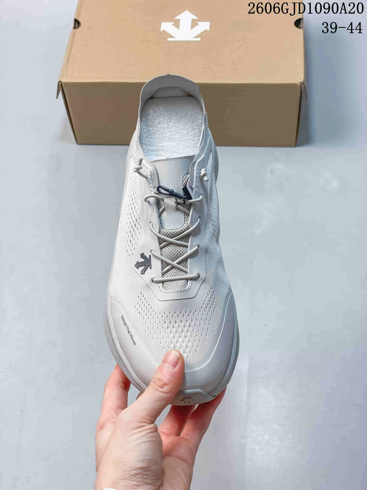 Descente Lavitate 3.0 Wire Low-Top Running Shoes, White