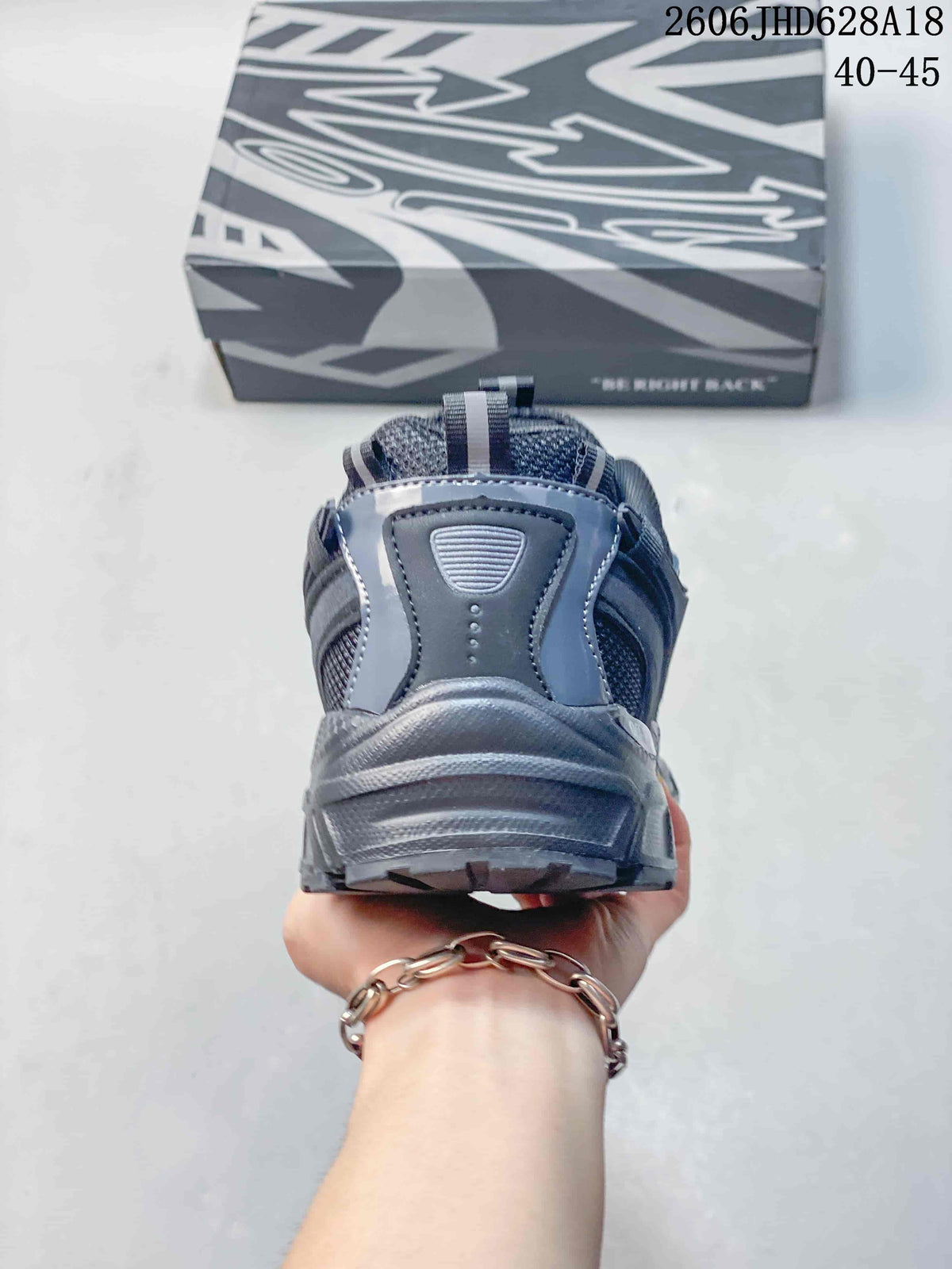 Off-White Be Right Back Low-Top Sneakers in Gray 611380ASWPR