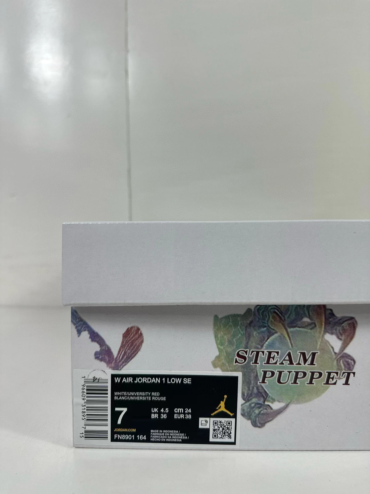 Product box label showing W AIR JORDAN 1 LOW SE, color text, size 7, EU 38, and style code FN8901-164.