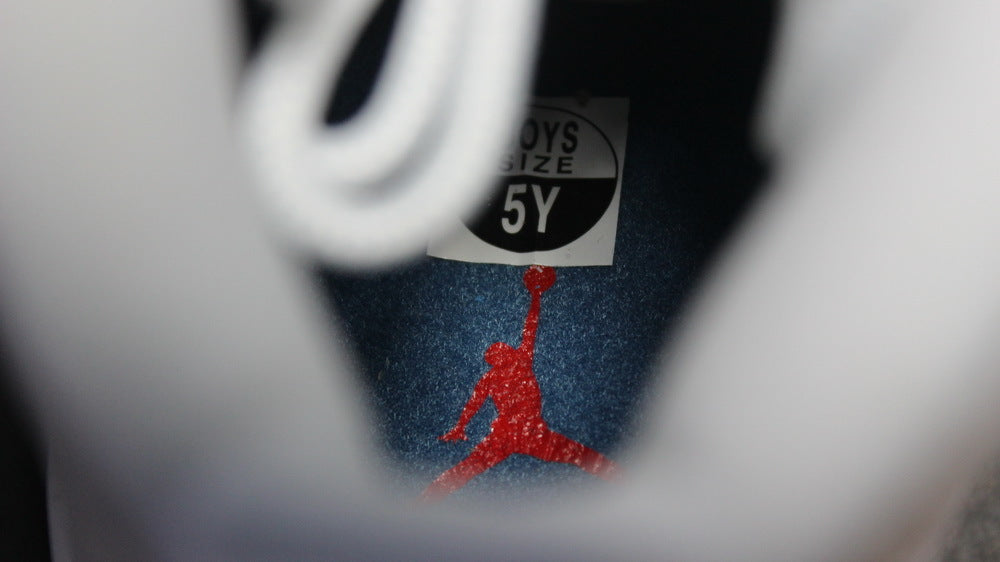 Close-up showing the interior size marking labeled “BOYS SIZE 5Y”.