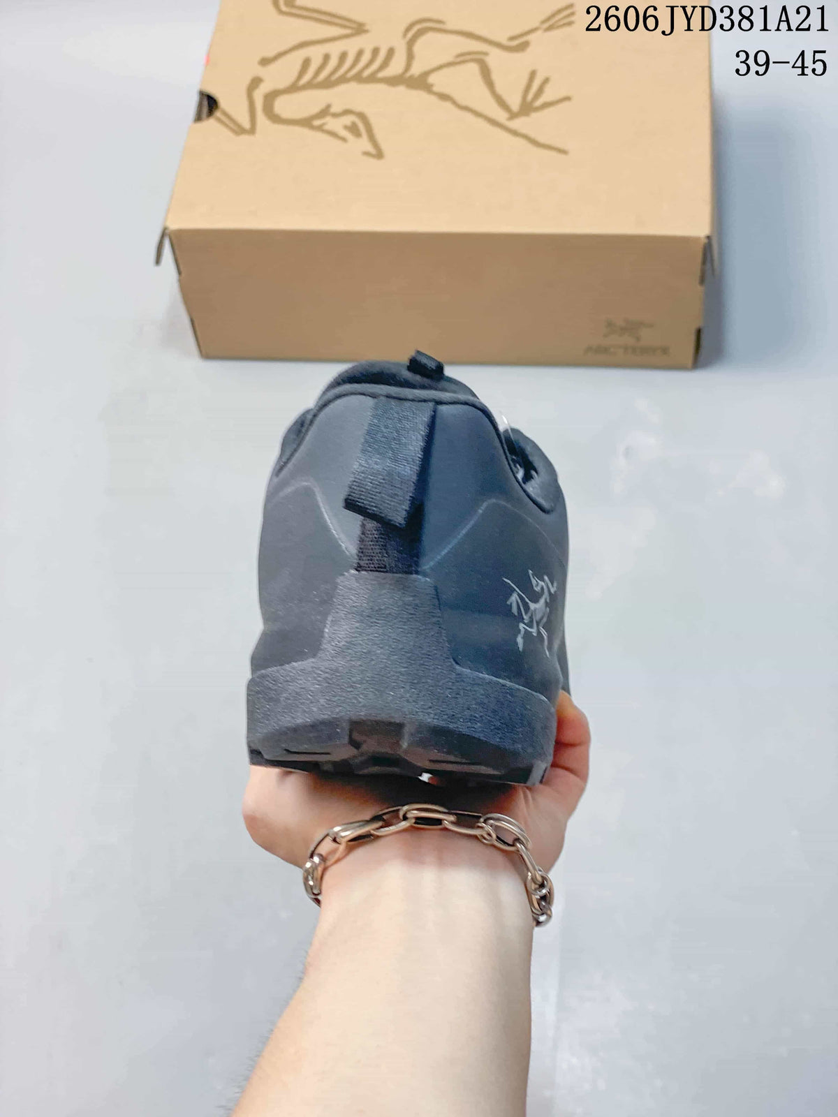Arc'teryx Konseal Approach Shoes in Charcoal