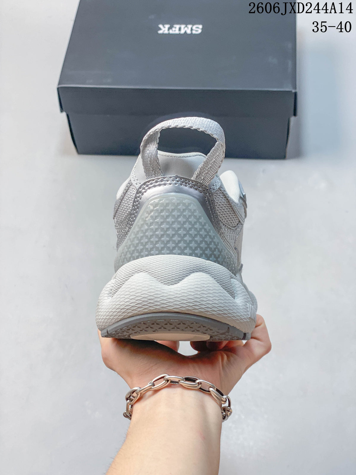 SMFK Future Ripple Low-Top Sneakers in Silver and White